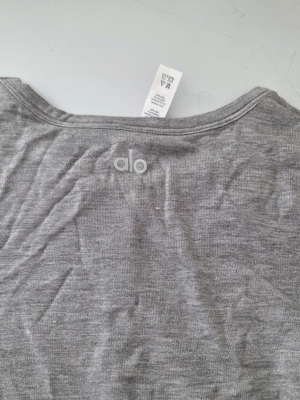 ALO Yoga Dove Grey Heather Twist-Front Long Sleeve Crop Top - Picture 5 of 6